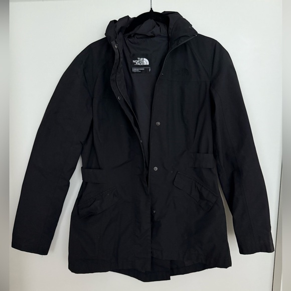The North Face Classic Black Rain Jacket - Picture 1 of 3